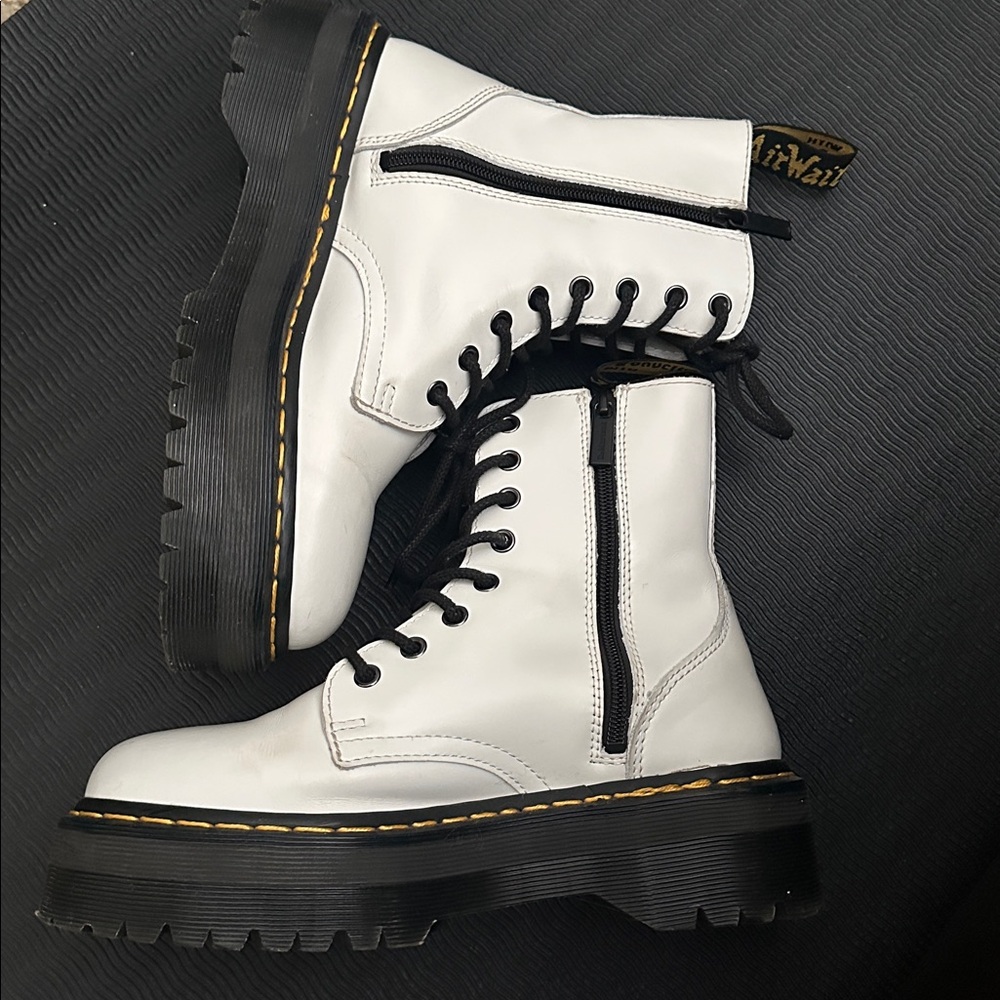 Dr. Martens White Leather Boots WMs 7 Men 8